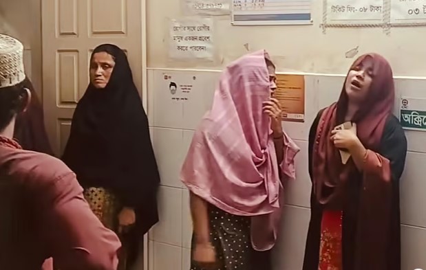 ফেসবুকে ‘হা হা’ রিঅ্যাক্ট দেওয়ায় বিএনপি কর্মীদের হামলা: সন্তানকে বাঁচাতে গিয়ে মায়ের মৃত্যু